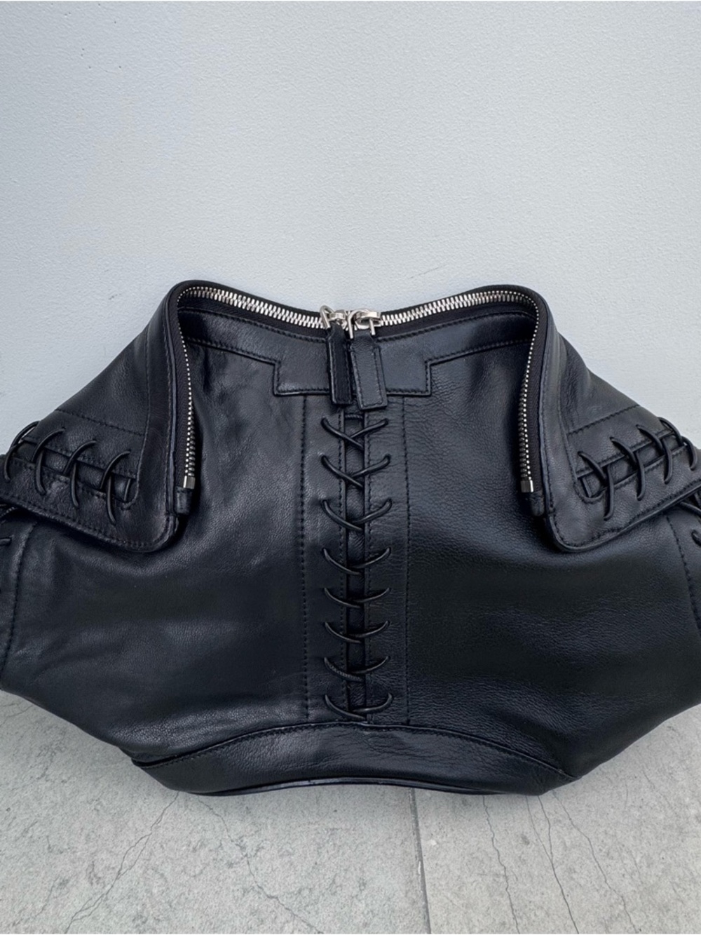 Alexander McQueen Vintage Black Leather De Manta Clutch With Corset Lacing - Picture 5 of 17